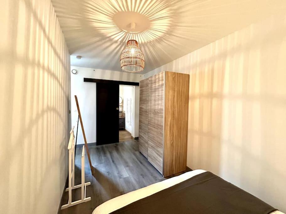 Cote Cour - Appartement En Plein Centre-Ville & Proche Des Thermes Rochefort  Bagian luar foto