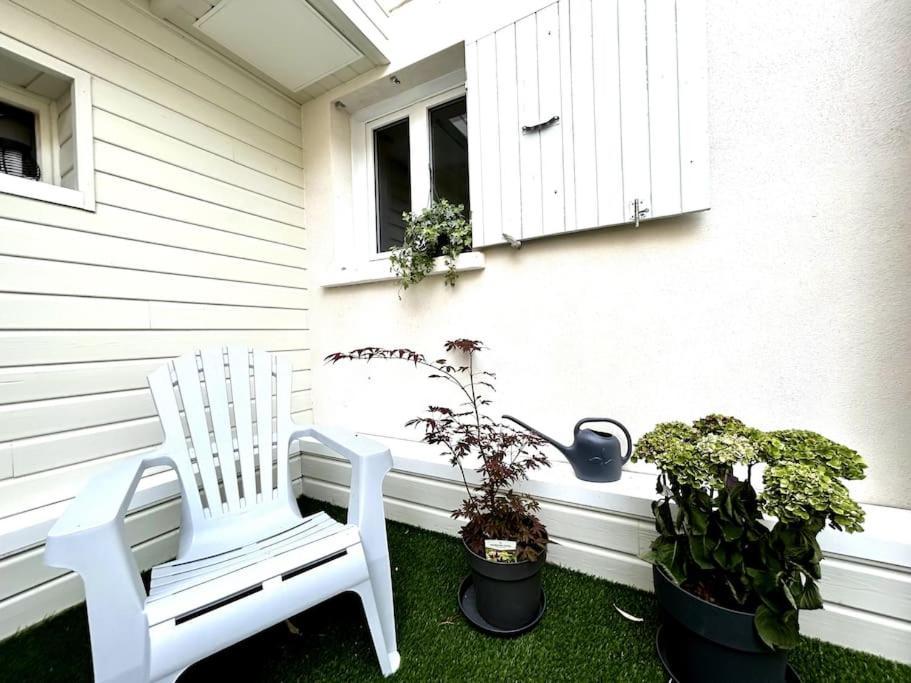 Cote Cour - Appartement En Plein Centre-Ville & Proche Des Thermes Rochefort  Bagian luar foto