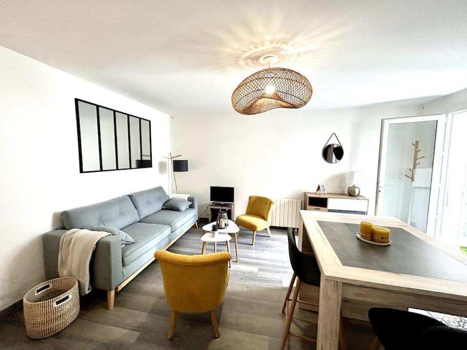 Cote Cour - Appartement En Plein Centre-Ville & Proche Des Thermes Rochefort  Bagian luar foto