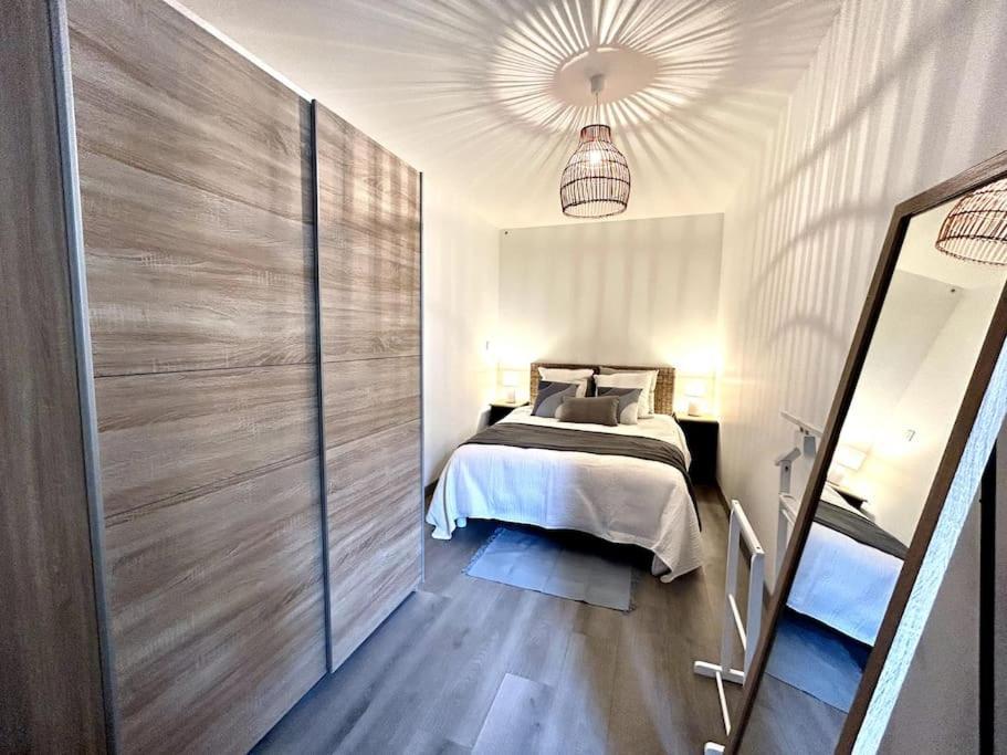 Cote Cour - Appartement En Plein Centre-Ville & Proche Des Thermes Rochefort  Bagian luar foto
