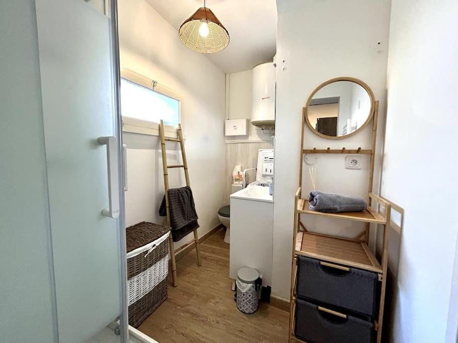 Cote Cour - Appartement En Plein Centre-Ville & Proche Des Thermes Rochefort  Bagian luar foto