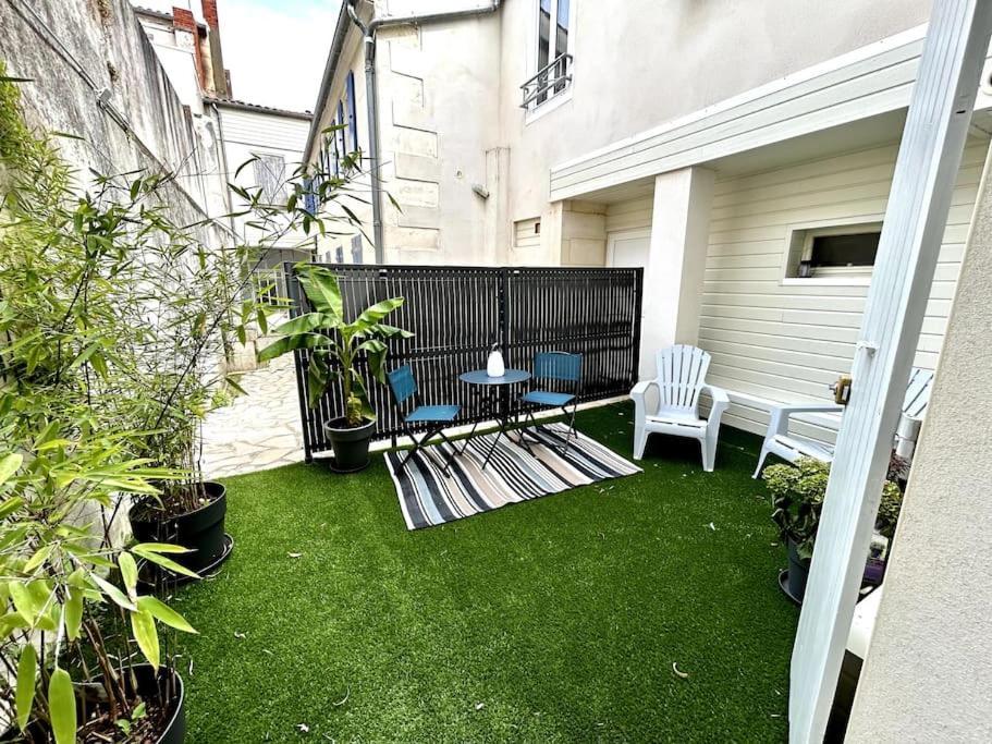 Cote Cour - Appartement En Plein Centre-Ville & Proche Des Thermes Rochefort  Bagian luar foto