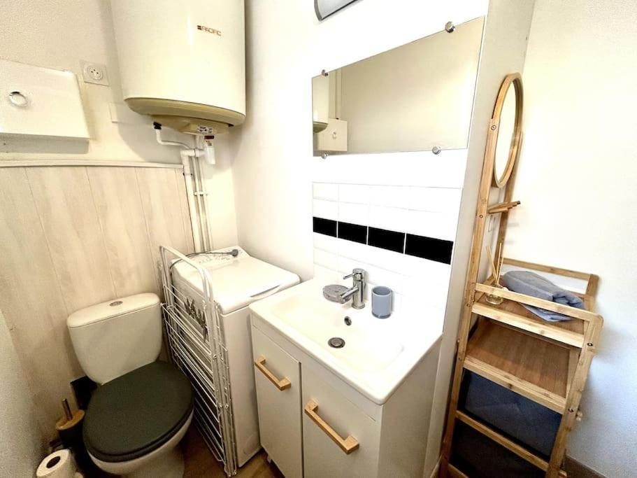 Cote Cour - Appartement En Plein Centre-Ville & Proche Des Thermes Rochefort  Bagian luar foto
