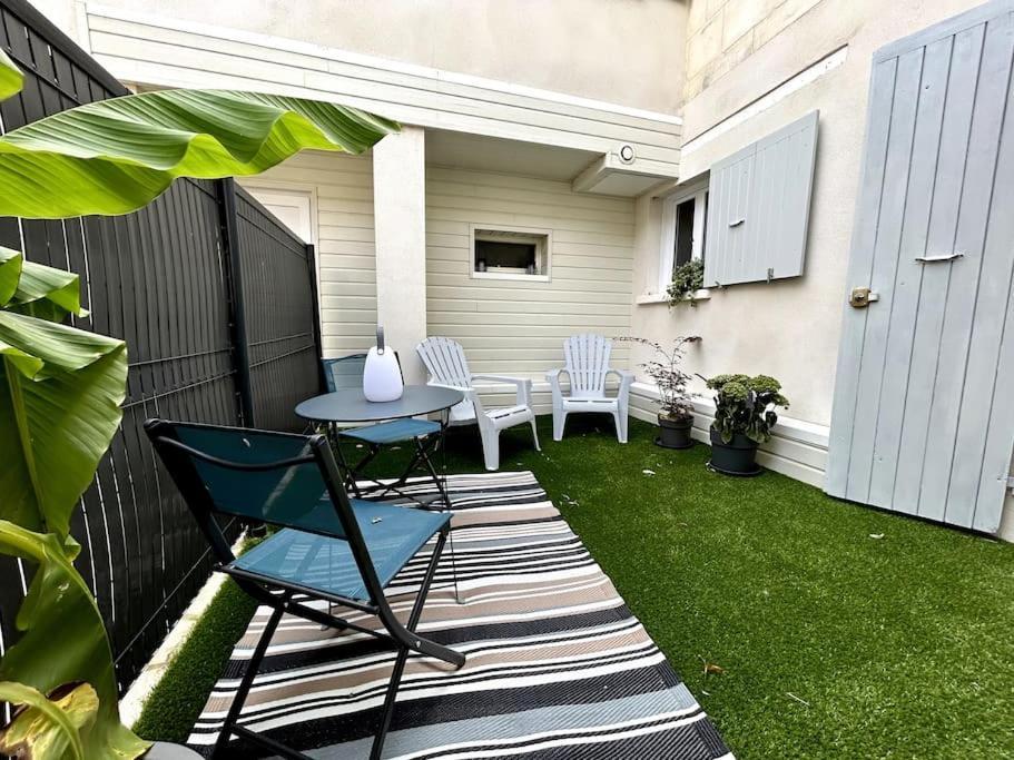 Cote Cour - Appartement En Plein Centre-Ville & Proche Des Thermes Rochefort  Bagian luar foto
